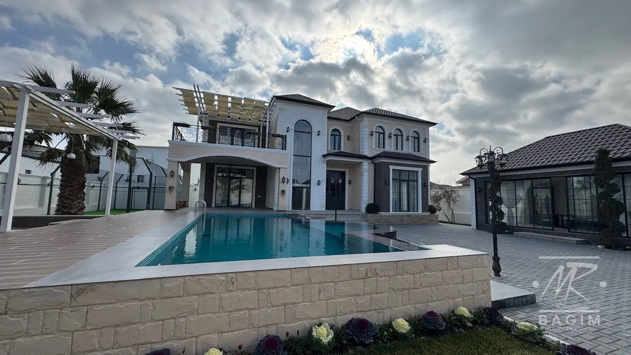 Mərdəkanda futbol meydançası olan super villa satılır! Bag evi 14 sot ( Xususi endirim var)