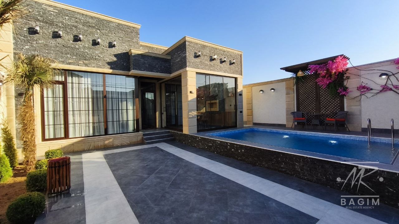Mərdəkanda 2.5 sotda inşa edilmiş 1 mərtəbəli tam əşyalı bağ evi satılır.