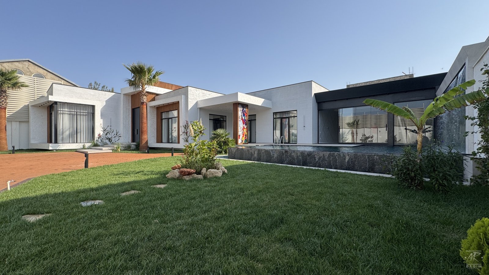 Mərdəkanda 11 Sotda, 5 otaqlı Ultra Modern Üslublu Möhtəşəm Villa Satilir!