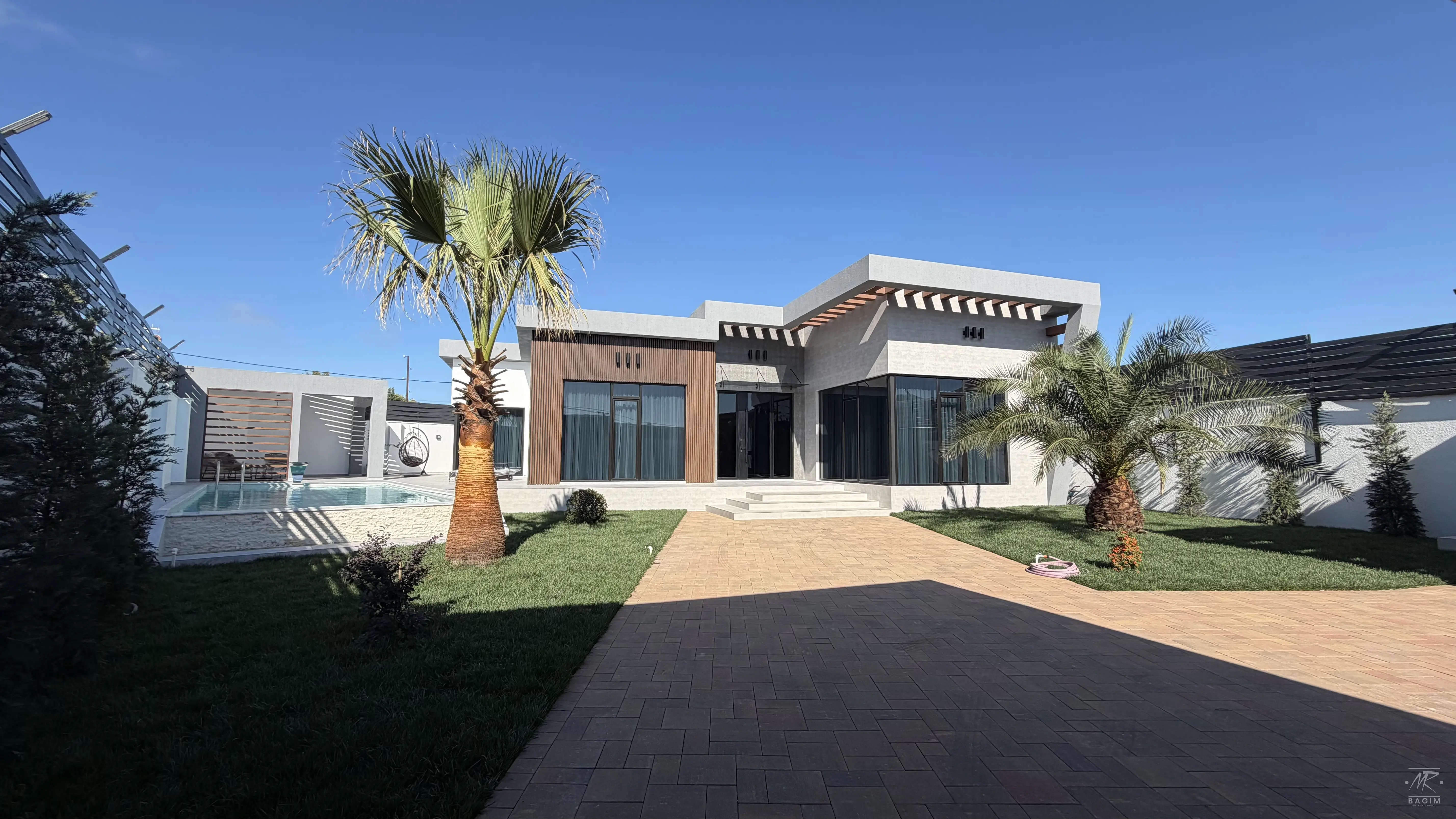 Merdekanda Super Temirli Dizaynli 8 sotda Modern bag Evi