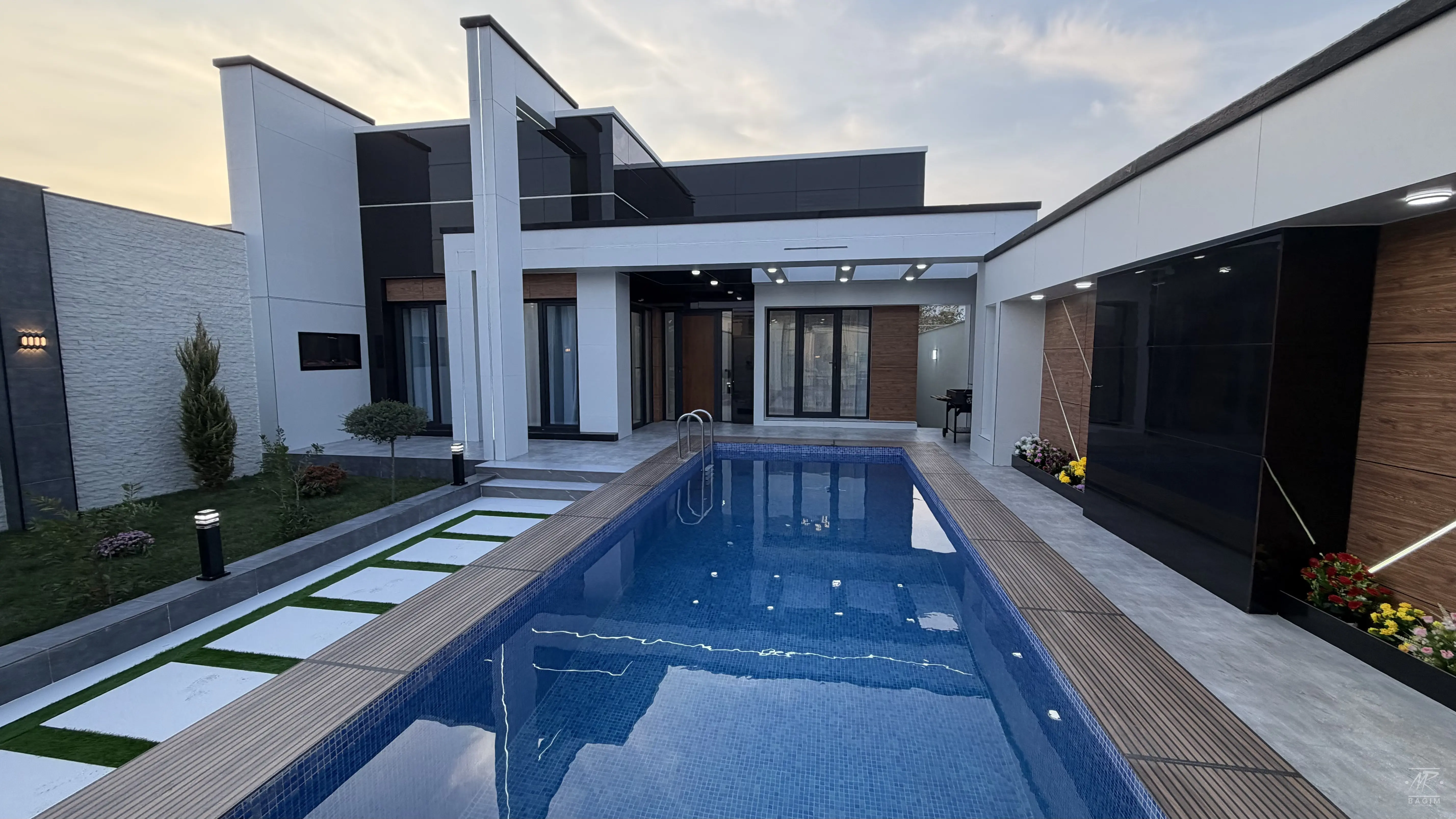 Shuvelanda Modern Dizaynli bag evi 365.000AZN