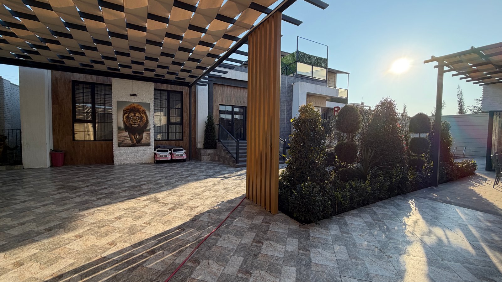 Shuvelanda deniz menzereli 6 sotda modern eshyali bag evi satilir