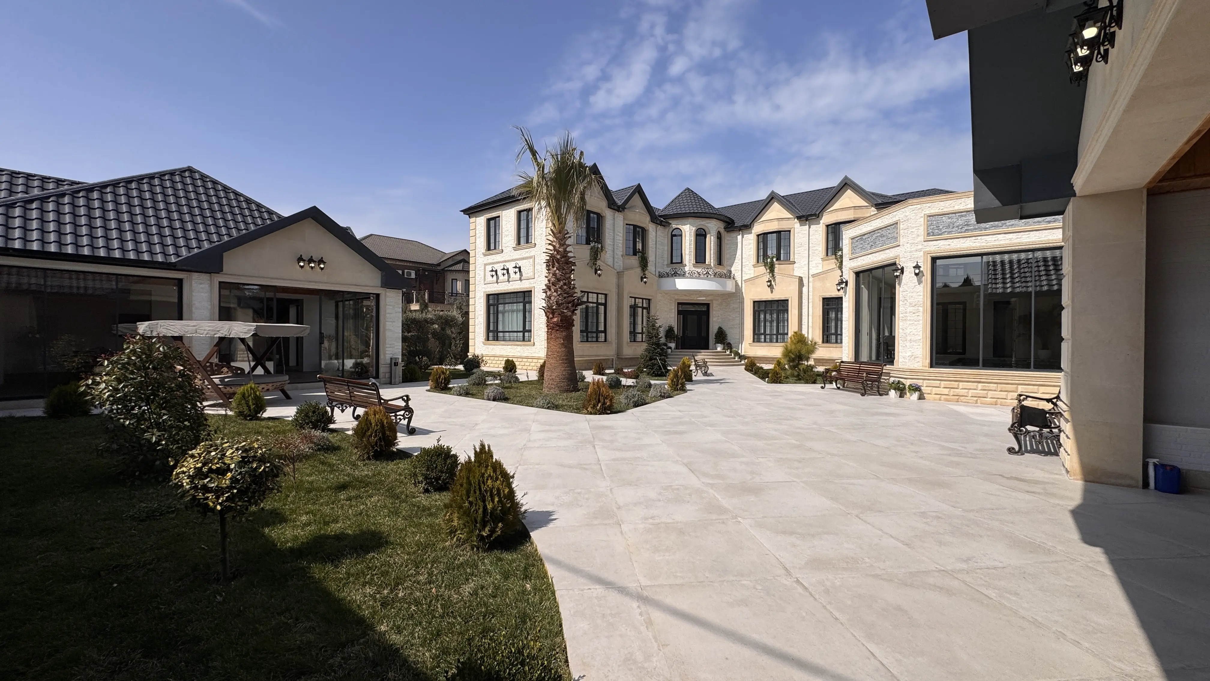 Shuvelanda 12 sotda Premium Castle Style Villa satilir