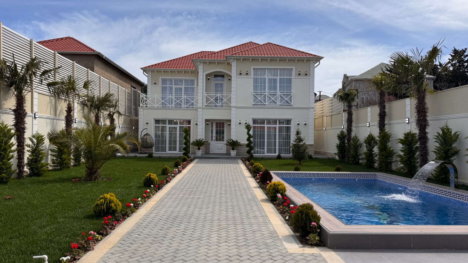 Merdekanda prestijli erazide 6 sotda yeni 2 mertebeli villa satilir