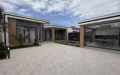 Merdekanda 3.5 sotda merkezde yeni modern tam eshyali bag evi satilir