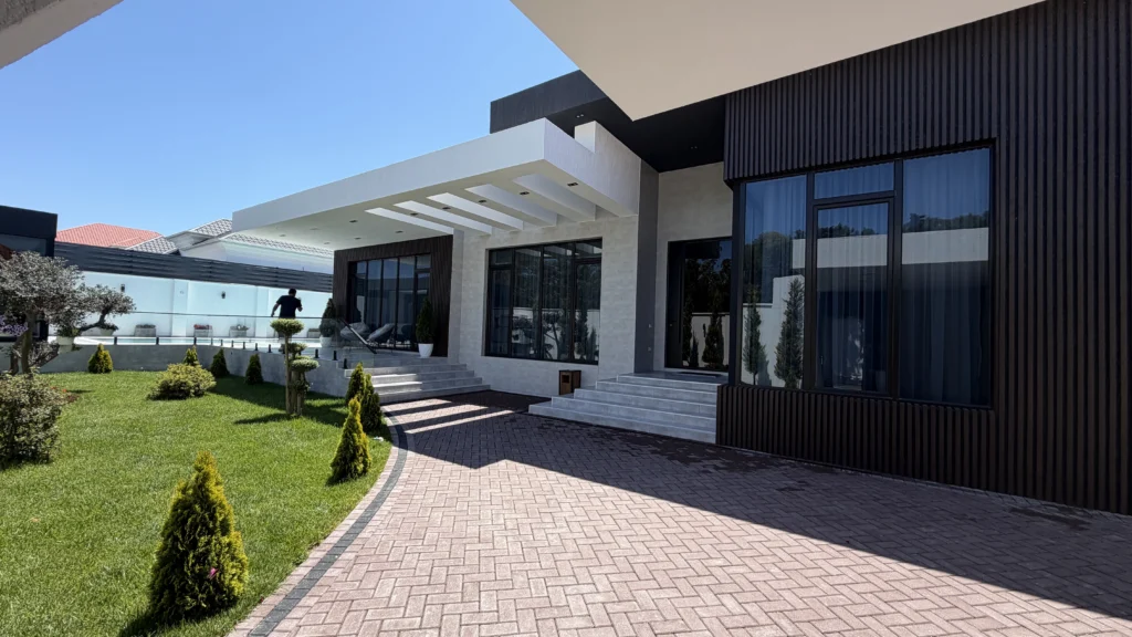 Merdekanda 7 sotda 5 otaqli tam eshyali Yeni Super Temirli Modern Villa Satilir