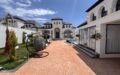 Merdekanda 6.5 sotda yeni gozel neoklassik villa satilir