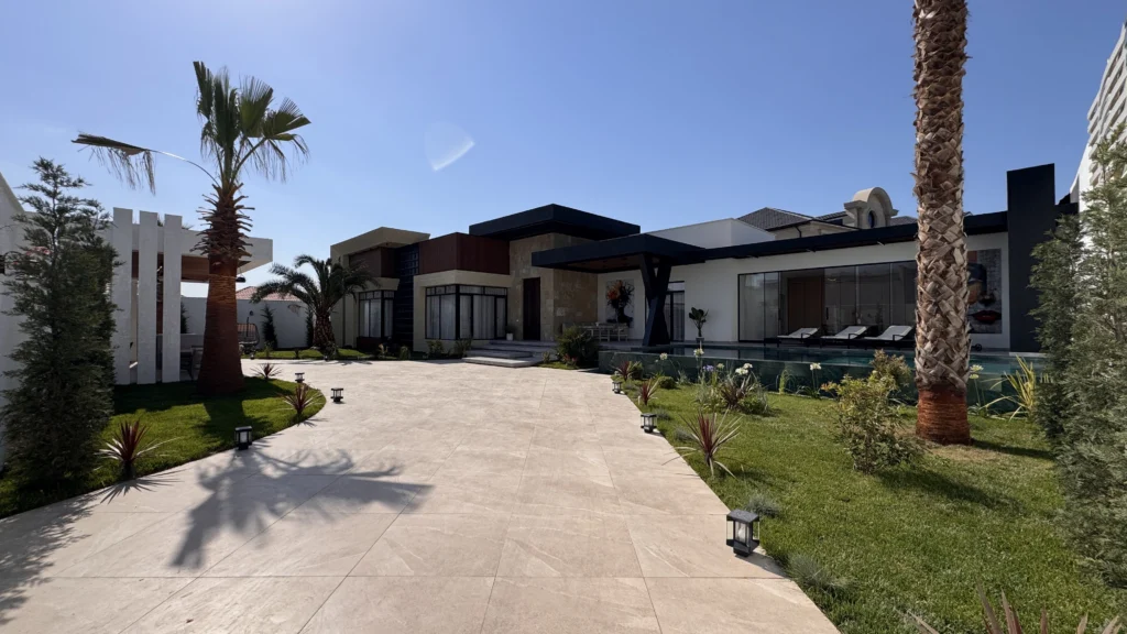 Merdekanda 10 Sotda Eshyali Modern Villa Satilir