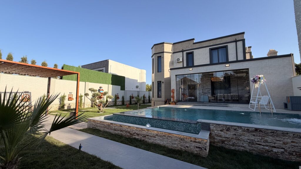 Merdekanda 7 sotda 2 mertebeli Eshyali Modern Villa Satilir