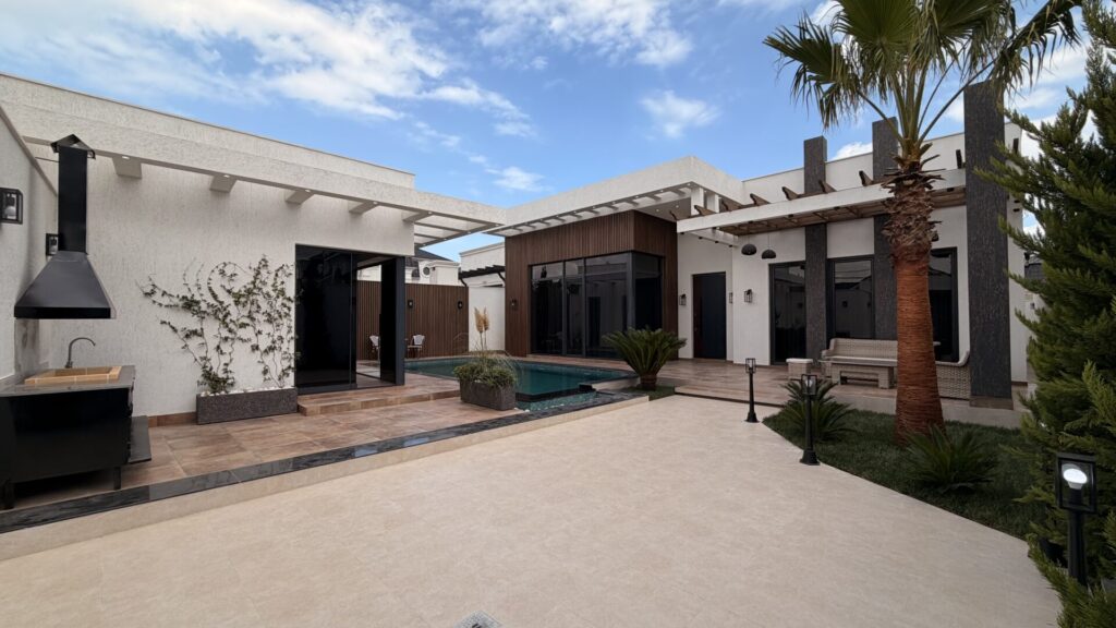 Merdekanda 5 Sotda Yeni Tam Eshyali Modern Bag Evi Satilir