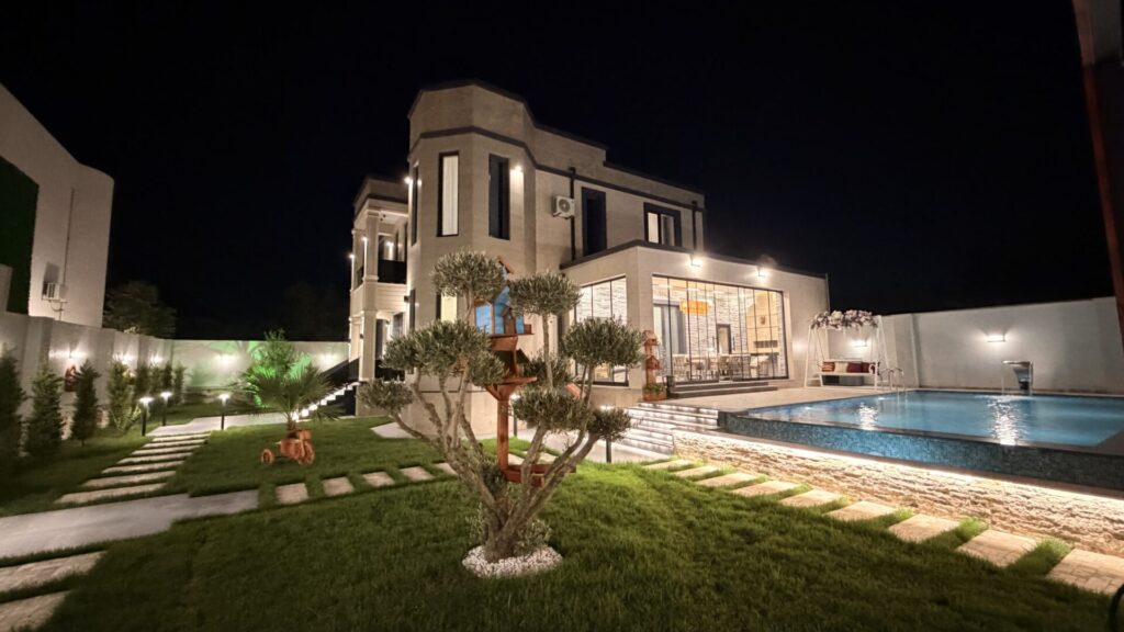 Merdekanda 7 sotda 2 mertebeli Eshyali Modern Villa Satilir