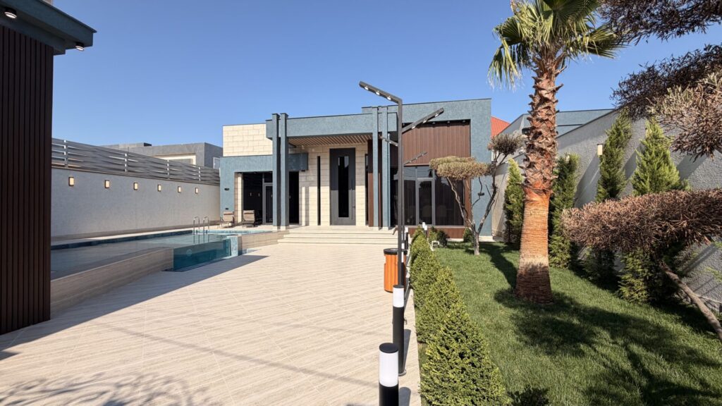 Merdekanda 5 sotda tam eshyali 5 otaqli modern bag evi satilir
